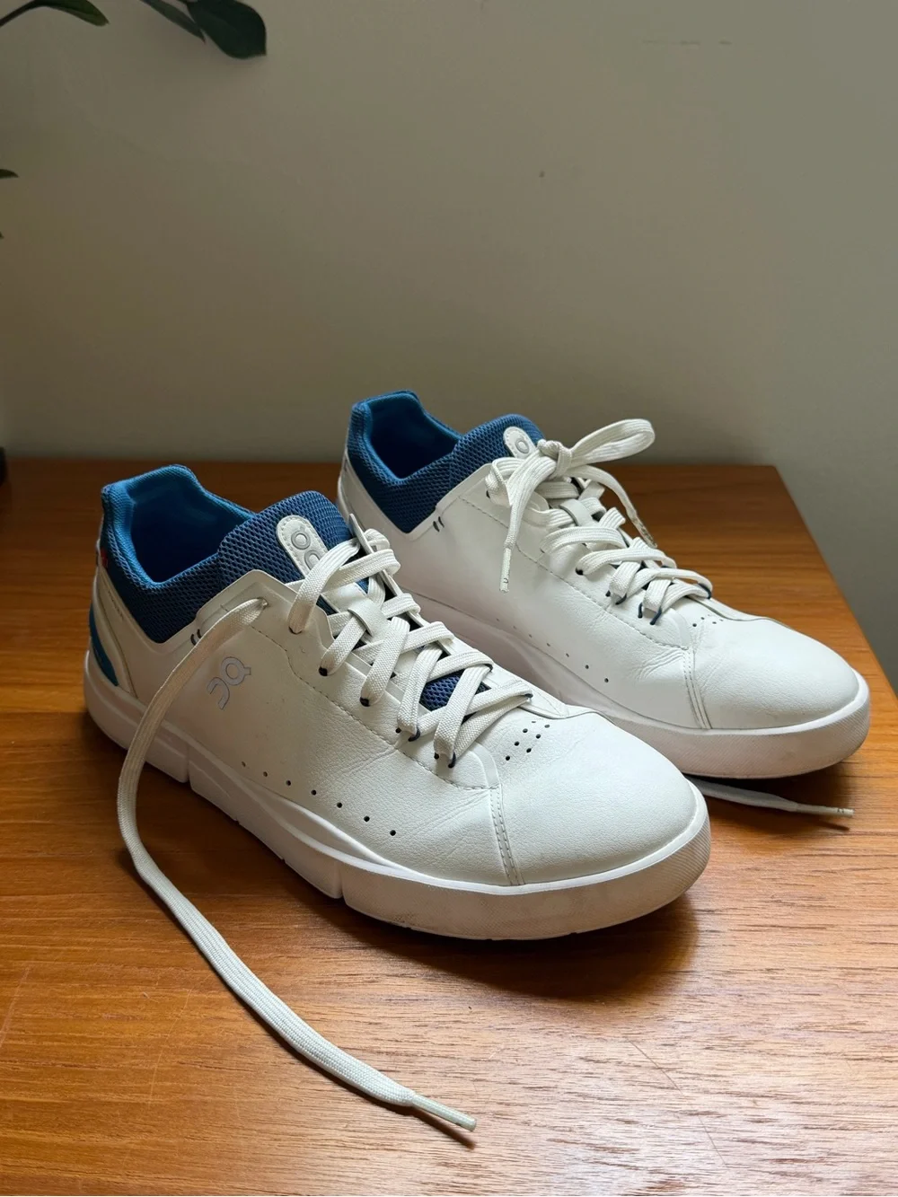 On Cloud The Roger Advantage Running White & Blue Sneakers – Men’s US 8 / EU 41